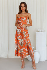 Ärmelloses, geblümtes Maxikleid mit hohem Beinschlitz für den Urlaub