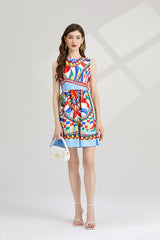 Vestido ajustado con cuello redondo, estampado y vuelo, de cintura alta y corte A