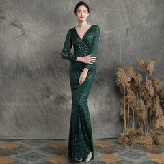 Elegantes, langes, paillettenbesetztes Cocktailkleid mit Meerjungfrauenschnitt und langen Ärmeln