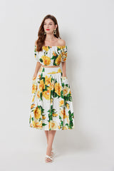 Traje de dos piezas con escote tubo corto sin tirantes y cintura alta con hebilla de clavo