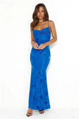 Vestido azul elegante e informal para damas.