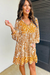 Vestido corto acampanado con cuello en V, mangas abullonadas y estampado bohemio naranja