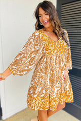 Vestido corto acampanado con cuello en V, mangas abullonadas y estampado bohemio naranja