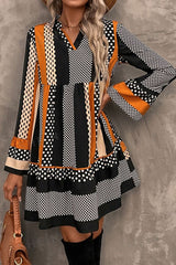 Vestido mini con cuello en V, volantes y estampado de lunares a rayas negras