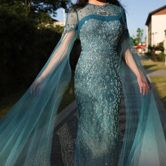 Türkisfarbenes Meerjungfrauen-Abendkleid mit Kristallen und Cape-Ärmeln