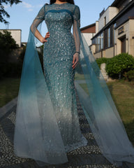 Türkisfarbenes Meerjungfrauen-Abendkleid mit Kristallen und Cape-Ärmeln