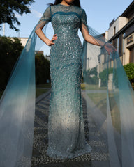 Türkisfarbenes Meerjungfrauen-Abendkleid mit Kristallen und Cape-Ärmeln