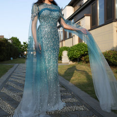 Türkisfarbenes Meerjungfrauen-Abendkleid mit Kristallen und Cape-Ärmeln