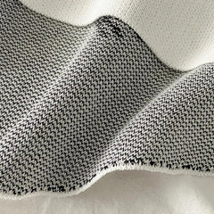 Asymmetrisches Crop-Top aus Strick mit Herzmotiv