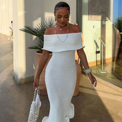 Vestido ajustado con escote de tubo y orejas de madera en color liso