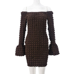 Vestido de manga larga con corsé y aberturas de seersucker