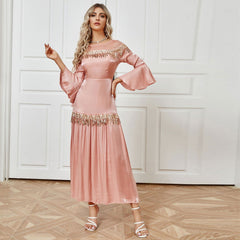 Elegantes Paillettenkleid mit hohem Bund