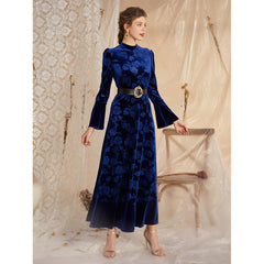 Elegantes, flauschiges, gemustertes Spitzenkleid mit langen Ärmeln