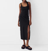 Vestido largo elegante con cordones y tirantes