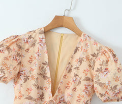 Vestido de fiesta ajustado con escote en V y estampado de posicionamiento