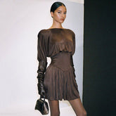 Vestido plisado adelgazante con cuello redondo y mangas farol