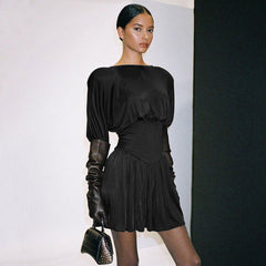 Vestido plisado adelgazante con cuello redondo y mangas farol