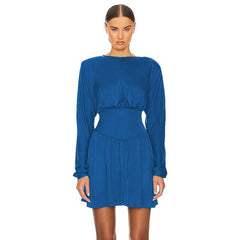 Vestido plisado adelgazante con cuello redondo y mangas farol