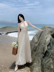 Rückenfreies Neckholder-Maxikleid