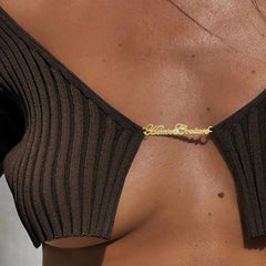 Baddie – Gestricktes Crop-Top mit offener Vorderseite