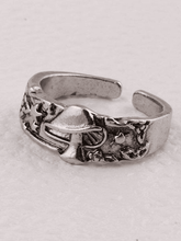 Vintage mushroom star relief ring