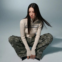 Cárdigan corto de cuello alto con cinturón en la espalda