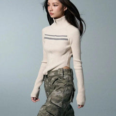 Cárdigan corto de cuello alto con cinturón en la espalda