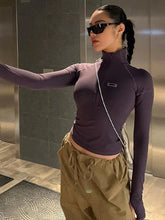 Figurbetontes Oberteil mit halbem Reißverschluss