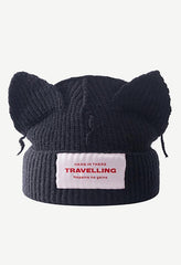 Gorro con orejas y logo