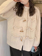 Cárdigan con hebilla de cuerno y diseño retorcido vintage