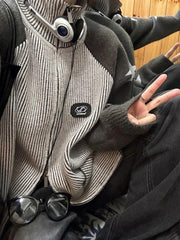 Lockere Strickjacke mit hohem Kragen und Sternmuster