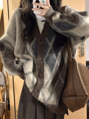 Cárdigan con botones de rombos y cuello en V en la parte delantera