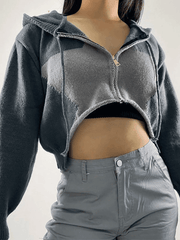 Kurze Strickjacke mit Kapuze und Stern-Reißverschluss