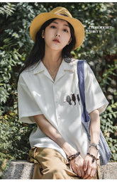 Hemd mit Katzenstickerei