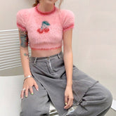 Flauschiges Crop-Top mit Kirschen-Print