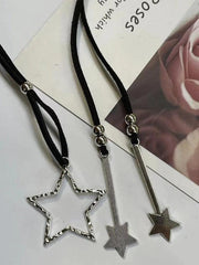 Designer-Halskette mit Sternanhänger aus Samt mit Cut-out