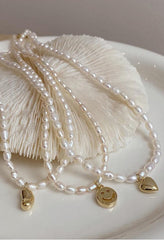 Elegant pearl pendant necklace