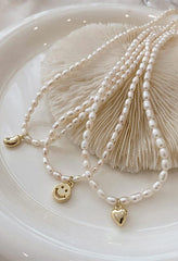 Elegant pearl pendant necklace