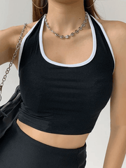 Top corto con cuello halter y ribete en contraste