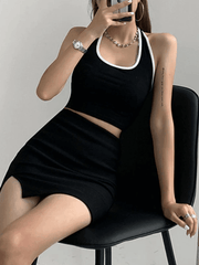 Top corto con cuello halter y ribete en contraste