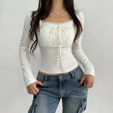 Coquette Top mit Schleife und gerüschter Brustpartie