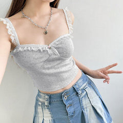Coquette Crop Top mit Spitzenbesatz