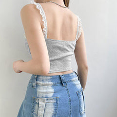 Coquette Crop Top mit Spitzenbesatz