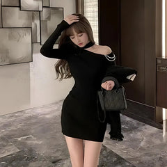 Minikleid mit Cut-Outs an der Schulter und Strass