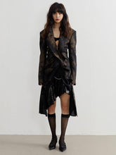 Dunkel geblümter, asymmetrischer Blazer