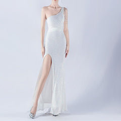 Paillettenbesetztes Abendkleid mit hohem Kragen, One-Shoulder-Schnitt, diagonalem Kragen und hoher Gabel