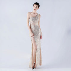 Paillettenbesetztes Abendkleid mit hohem Kragen, One-Shoulder-Schnitt, diagonalem Kragen und hoher Gabel