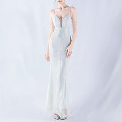 Abendkleid mit floralem Paillettenbesatz und Perlenverzierungen