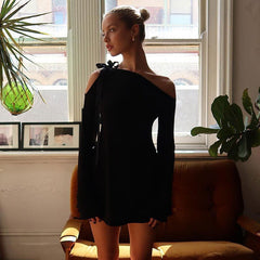 Vestido Cuello Diagonal Hombros Descubiertos Costura Cintura Alta Mangas Largas Cadera