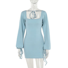 Vestido tipo camisola de estilo socialité, ajustado, sin espalda, básico.